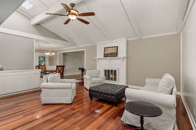 1200 Douglas Street, Euless, TX 76039