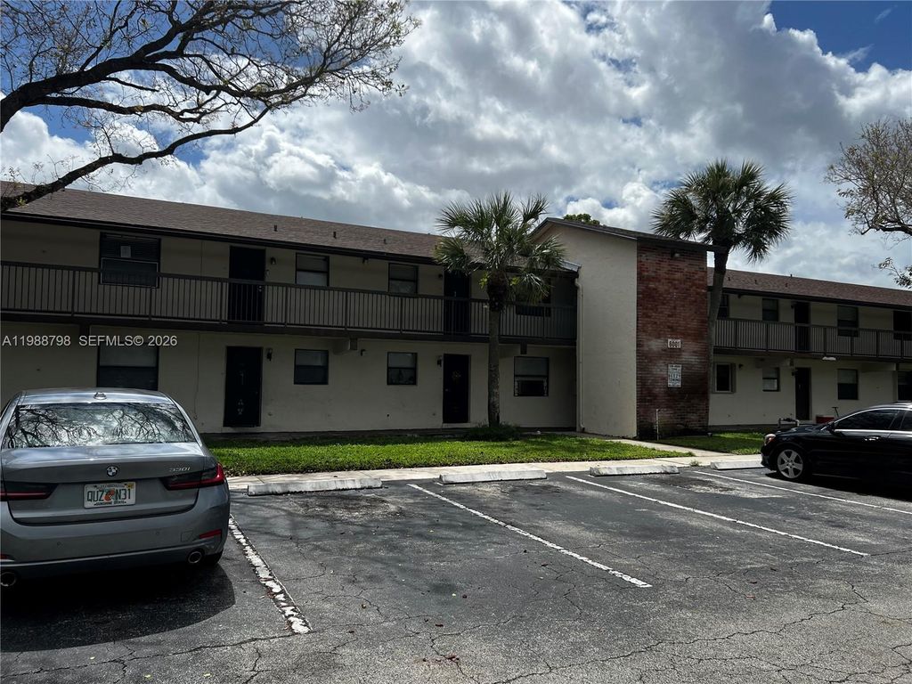 6001 Shakerwood Circle 204, Tamarac, FL 33319