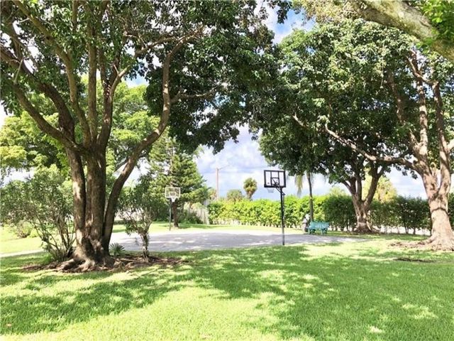 106 Lake Emerald Drive 308, Oakland Park, FL 33309