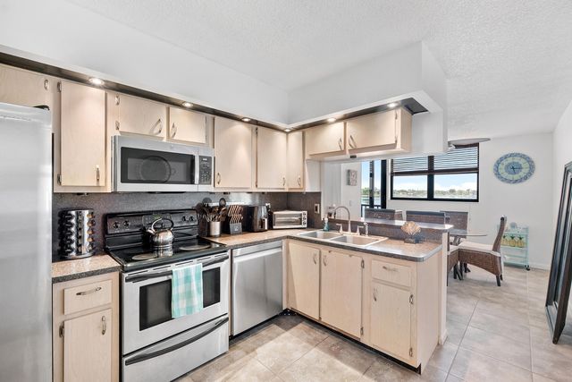 106 Lake Emerald Drive 308, Oakland Park, FL 33309