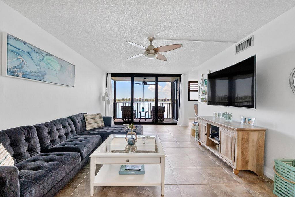 106 Lake Emerald Drive 308, Oakland Park, FL 33309