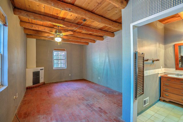 509 Chamiso Lane NW, Los Ranchos, NM 87107