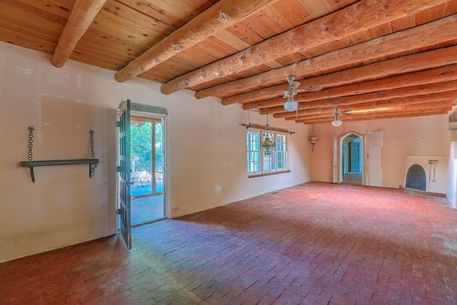 509 Chamiso Lane NW, Los Ranchos, NM 87107