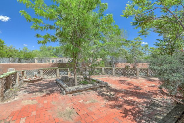 509 Chamiso Lane NW, Los Ranchos, NM 87107
