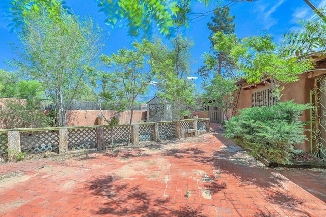 509 Chamiso Lane NW, Los Ranchos, NM 87107