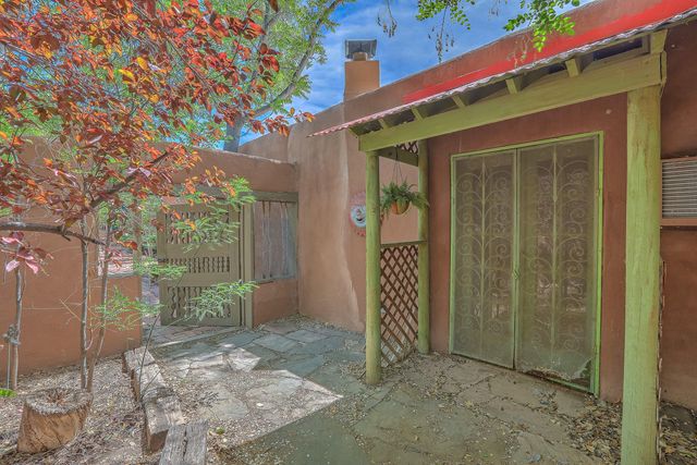 509 Chamiso Lane NW, Los Ranchos, NM 87107