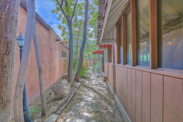 509 Chamiso Lane NW, Los Ranchos, NM 87107