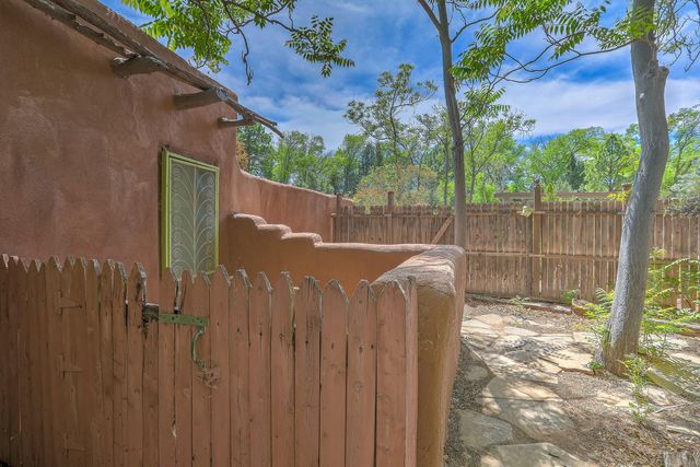 509 Chamiso Lane NW, Los Ranchos, NM 87107