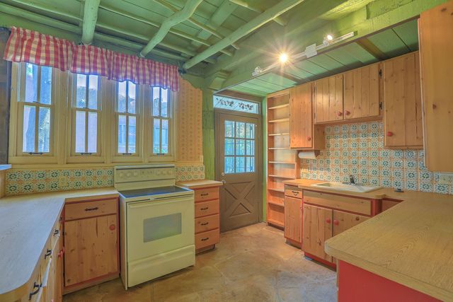 509 Chamiso Lane NW, Los Ranchos, NM 87107