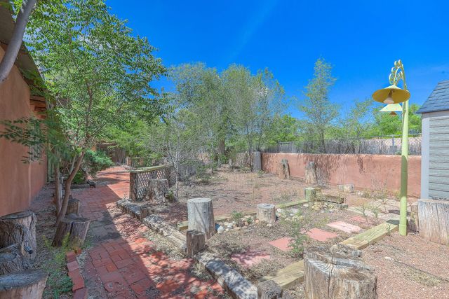 509 Chamiso Lane NW, Los Ranchos, NM 87107