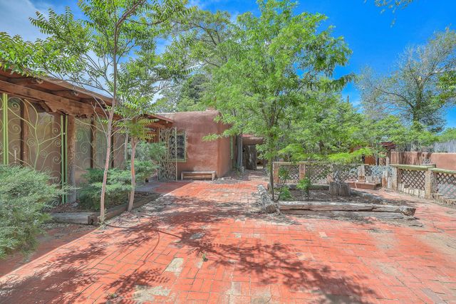 509 Chamiso Lane NW, Los Ranchos, NM 87107
