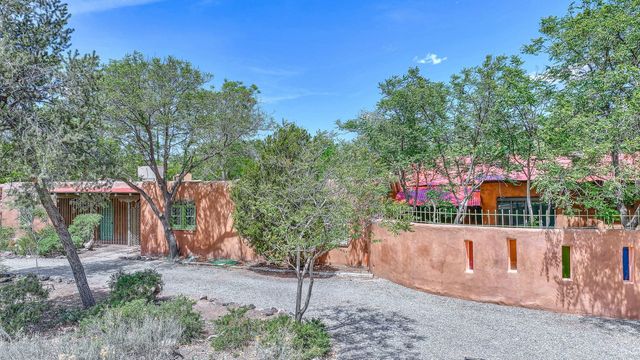 509 Chamiso Lane NW, Los Ranchos, NM 87107