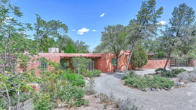 509 Chamiso Lane NW, Los Ranchos, NM 87107
