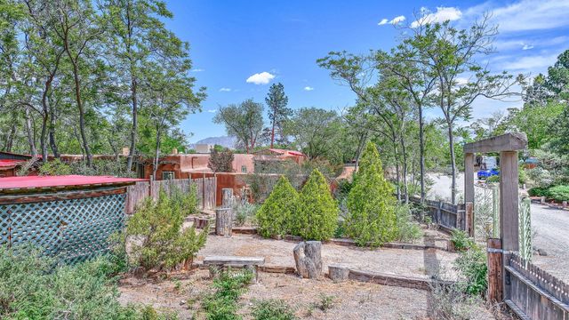 509 Chamiso Lane NW, Los Ranchos, NM 87107