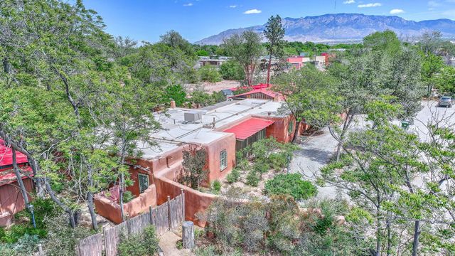 509 Chamiso Lane NW, Los Ranchos, NM 87107