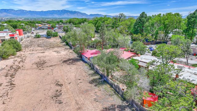 509 Chamiso Lane NW, Los Ranchos, NM 87107