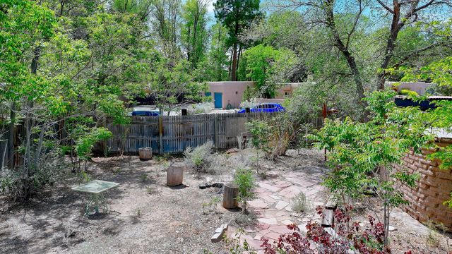 509 Chamiso Lane NW, Los Ranchos, NM 87107
