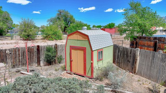 509 Chamiso Lane NW, Los Ranchos, NM 87107