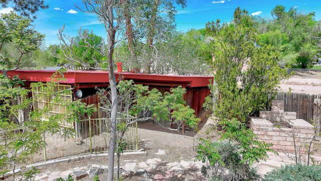 509 Chamiso Lane NW, Los Ranchos, NM 87107