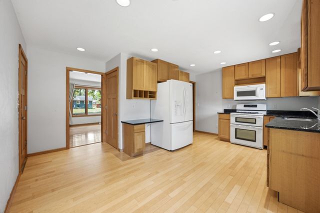1418 22nd Avenue S, Moorhead, MN 56560