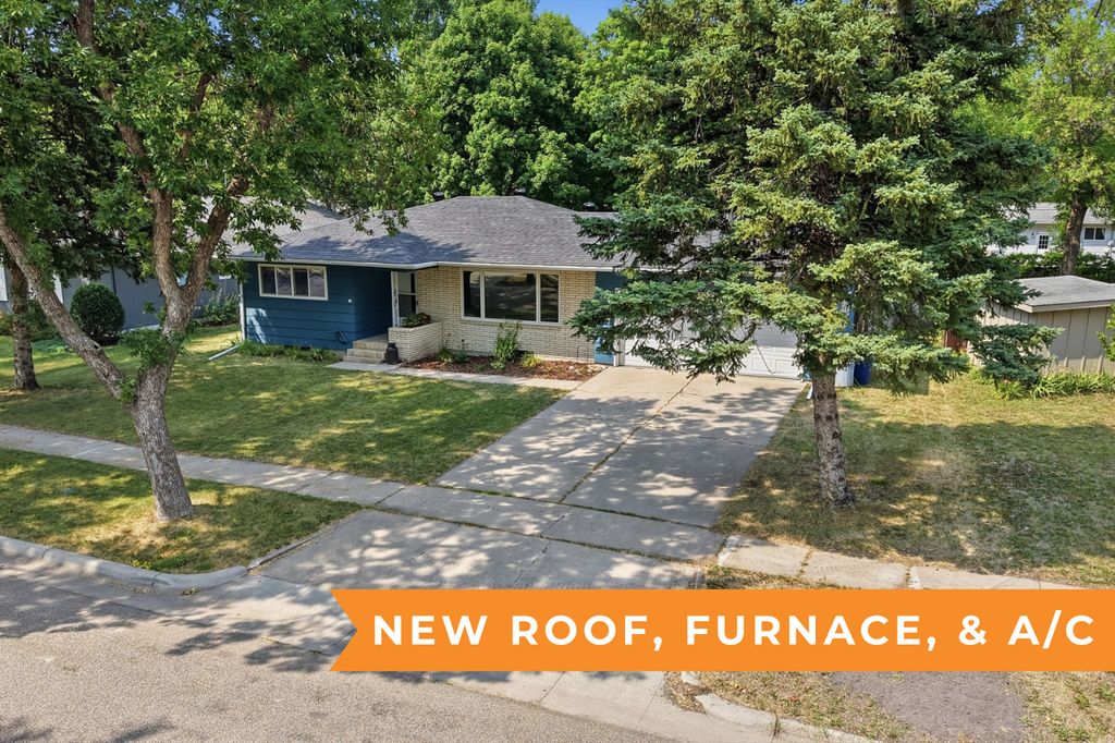 1418 22nd Avenue S, Moorhead, MN 56560