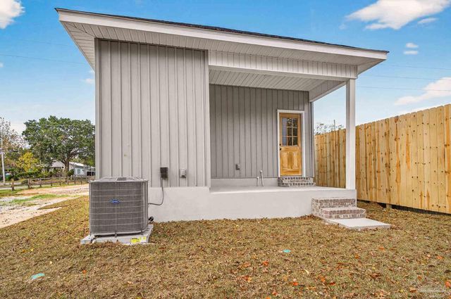 1106 N E St, Pensacola, FL 32501