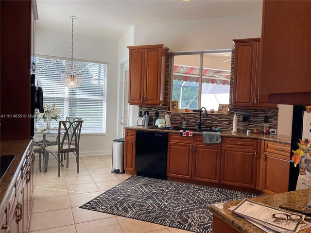 7009 NW 113th Ave, Parkland, FL 33076