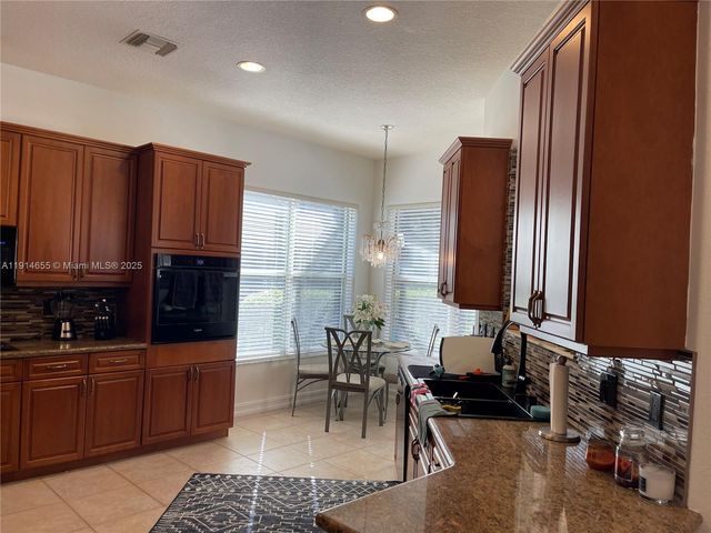 7009 NW 113th Ave, Parkland, FL 33076