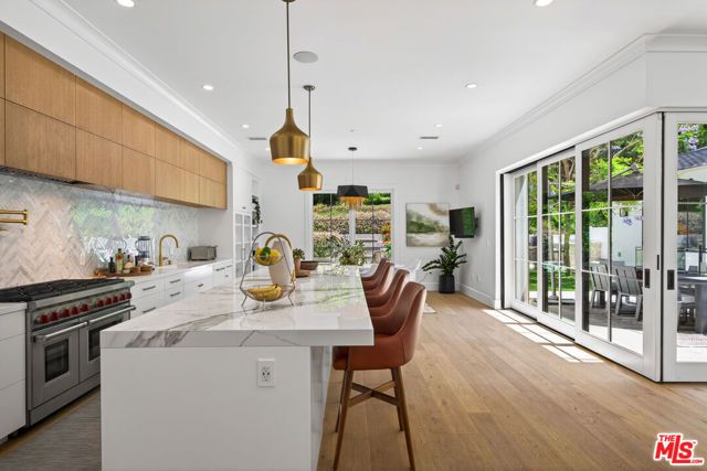 5266 Vanalden Avenue, Tarzana (los Angeles), CA 91356