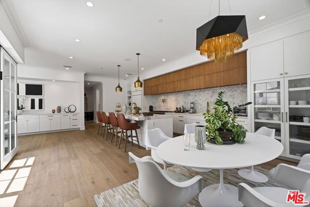 5266 Vanalden Avenue, Tarzana (los Angeles), CA 91356
