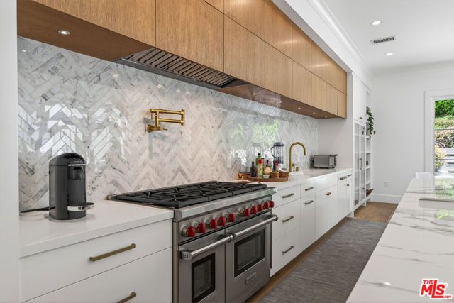 5266 Vanalden Avenue, Tarzana (los Angeles), CA 91356