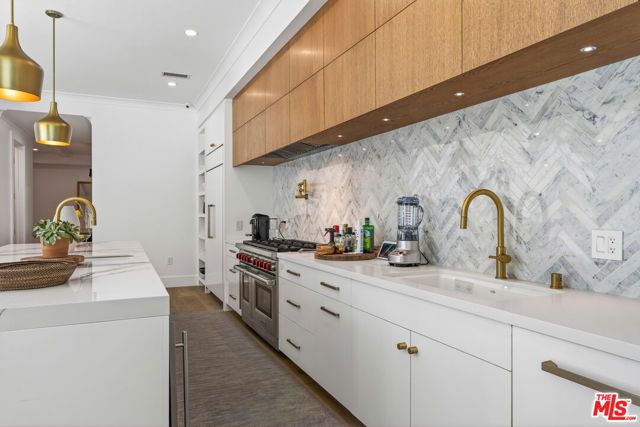 5266 Vanalden Avenue, Tarzana (los Angeles), CA 91356