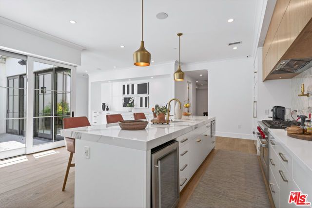 5266 Vanalden Avenue, Tarzana (los Angeles), CA 91356