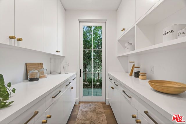 5266 Vanalden Avenue, Tarzana (los Angeles), CA 91356