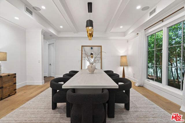 5266 Vanalden Avenue, Tarzana (los Angeles), CA 91356