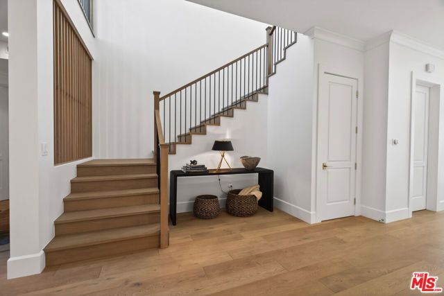 5266 Vanalden Avenue, Tarzana (los Angeles), CA 91356