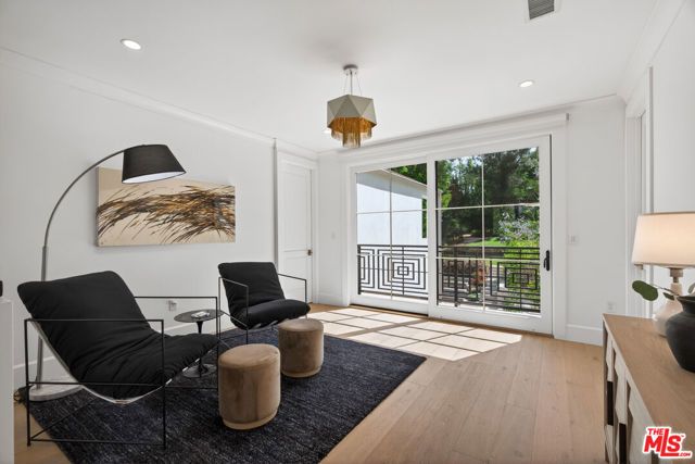 5266 Vanalden Avenue, Tarzana (los Angeles), CA 91356