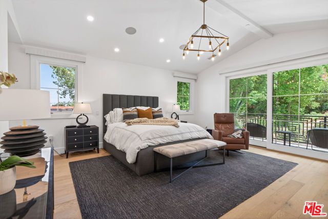 5266 Vanalden Avenue, Tarzana (los Angeles), CA 91356