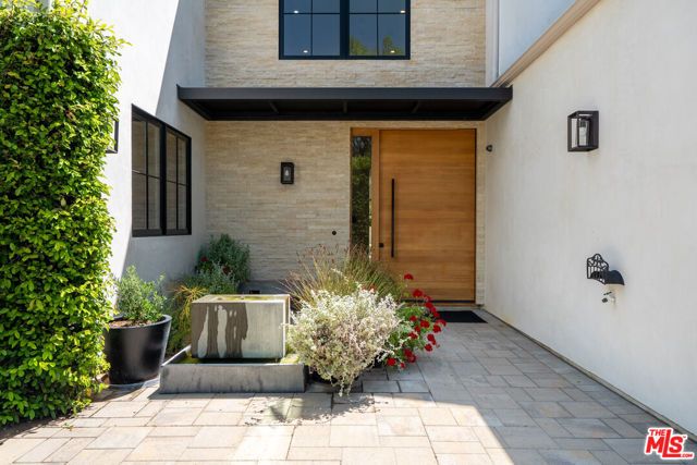 5266 Vanalden Avenue, Tarzana (los Angeles), CA 91356