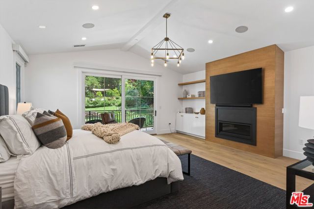 5266 Vanalden Avenue, Tarzana (los Angeles), CA 91356