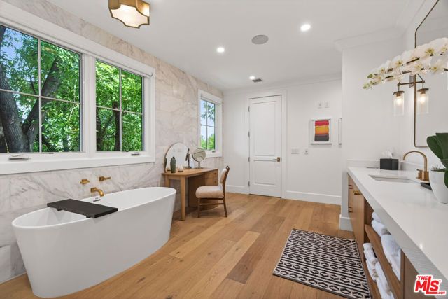 5266 Vanalden Avenue, Tarzana (los Angeles), CA 91356