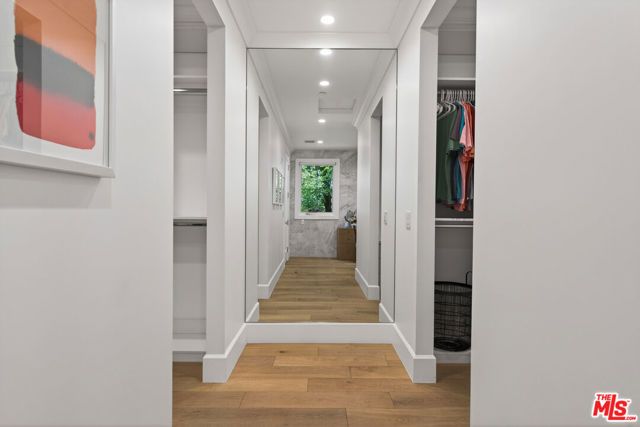 5266 Vanalden Avenue, Tarzana (los Angeles), CA 91356