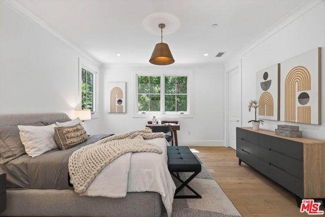 5266 Vanalden Avenue, Tarzana (los Angeles), CA 91356