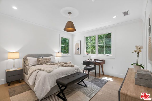 5266 Vanalden Avenue, Tarzana (los Angeles), CA 91356