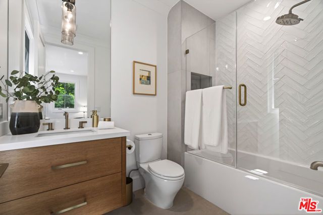 5266 Vanalden Avenue, Tarzana (los Angeles), CA 91356