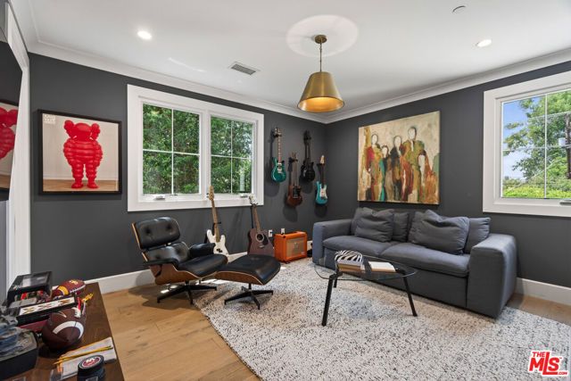5266 Vanalden Avenue, Tarzana (los Angeles), CA 91356