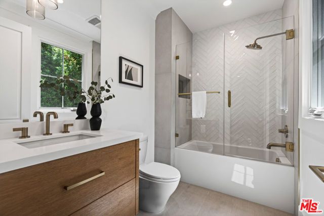 5266 Vanalden Avenue, Tarzana (los Angeles), CA 91356