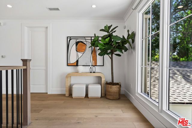5266 Vanalden Avenue, Tarzana (los Angeles), CA 91356