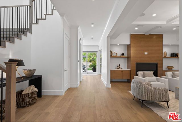 5266 Vanalden Avenue, Tarzana (los Angeles), CA 91356