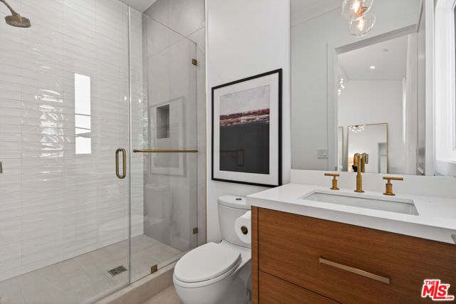 5266 Vanalden Avenue, Tarzana (los Angeles), CA 91356